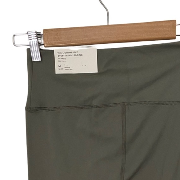 American Eagle The Lightweight Everything 7/8 Length Legging NWT Size M - Picture 3 of 8